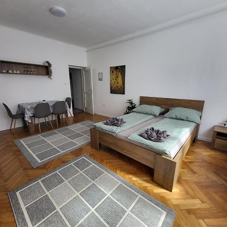 Downtown Studio Apartman 페치 외부 사진